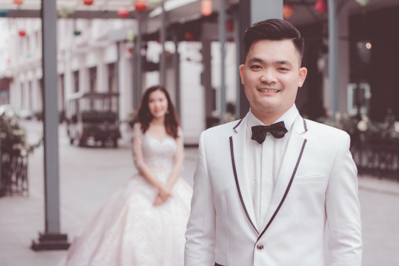 Referensi Style Baju Pengantin Pria Putih yang Menawan Referensi Style Baju Pengantin Pria Putih yang Menawan