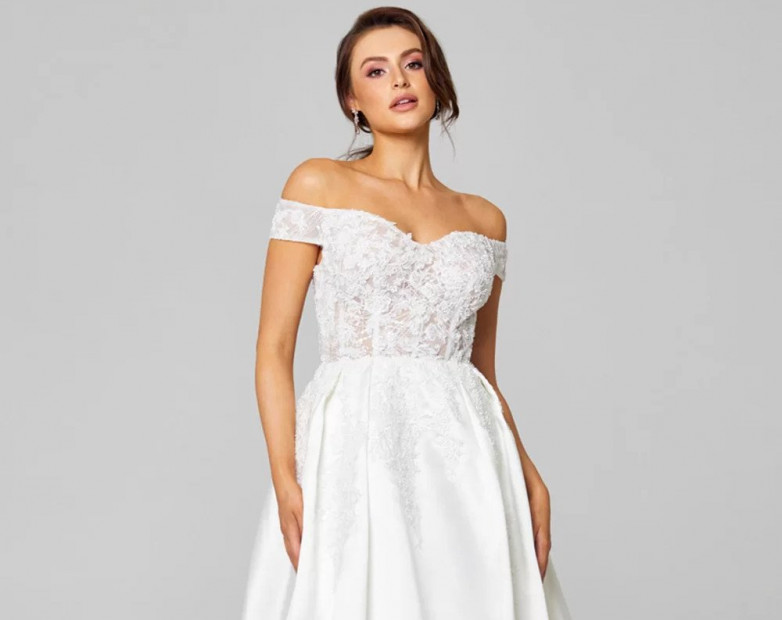8 Gaun Pernikahan Cantik, Simple, dan Elegan 8 Gaun Pernikahan Cantik, Simple, dan Elegan