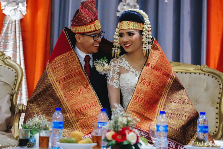 5 Macam Gaun Pengantin Adat Batak yang Wajib Kamu Tahu 5 Macam Gaun Pengantin Adat Batak yang Wajib Kamu Tahu