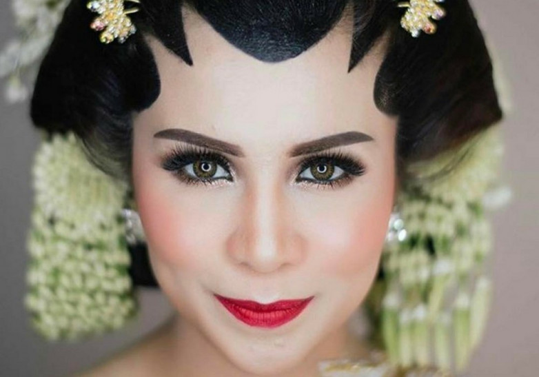 Inspirasi Makeup Tradisional Jawa Terpopuler ala Artis Ternama Inspirasi Makeup Tradisional Jawa Terpopuler ala Artis Ternama