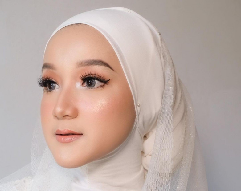 Cara Makeup Pengantin Cantik Natural dengan Balutan Hijab Cara Makeup Pengantin Cantik Natural dengan Balutan Hijab