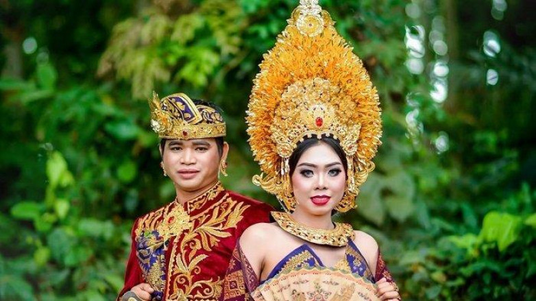 Perlengkapan Pengantin dan Prosesi untuk Foto Pernikahan Adat Bali yang Berkesan Perlengkapan Pengantin dan Prosesi untuk Foto Pernikahan Adat Bali yang Berkesan