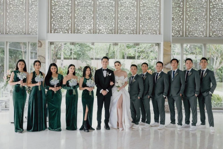 Apa itu hot sale bridesmaid dan groomsmen