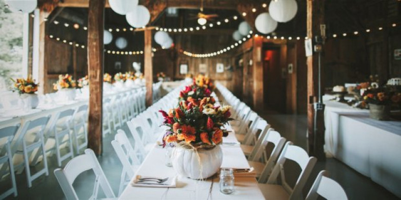 Tips Dekorasi Pernikahan Rustic Indoor untuk Gelaran Pesta yang Lebih Romantis Tips Dekorasi Pernikahan Rustic Indoor untuk Gelaran Pesta yang Lebih Romantis