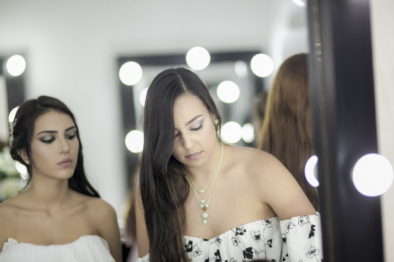 13 Tahapan Makeup Pengantin agar Tahan Lama di Hari Pernikahan 13 Tahapan Makeup Pengantin agar Tahan Lama di Hari Pernikahan