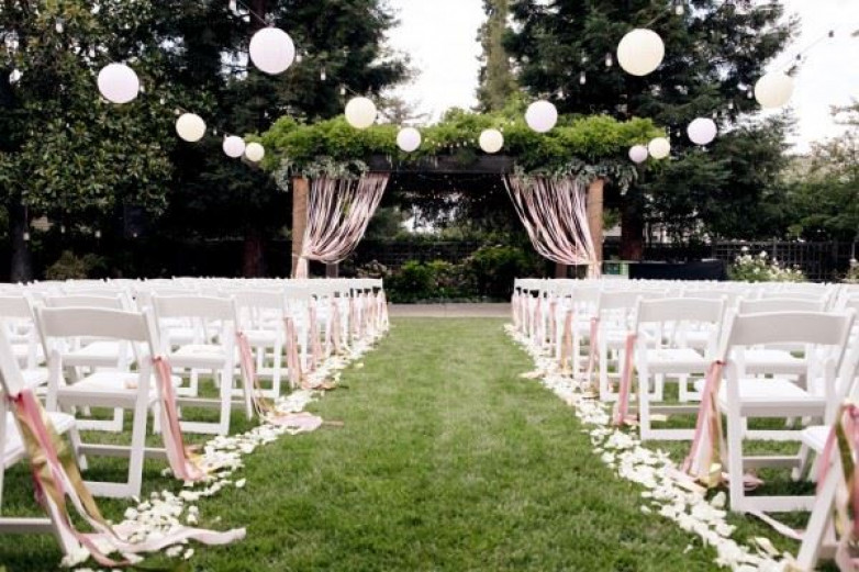 5 Inspirasi Dekorasi Pernikahan di Taman, Tampak Lebih Romantis dan Mengesankan! 5 Inspirasi Dekorasi Pernikahan di Taman, Tampak Lebih Romantis dan Mengesankan!