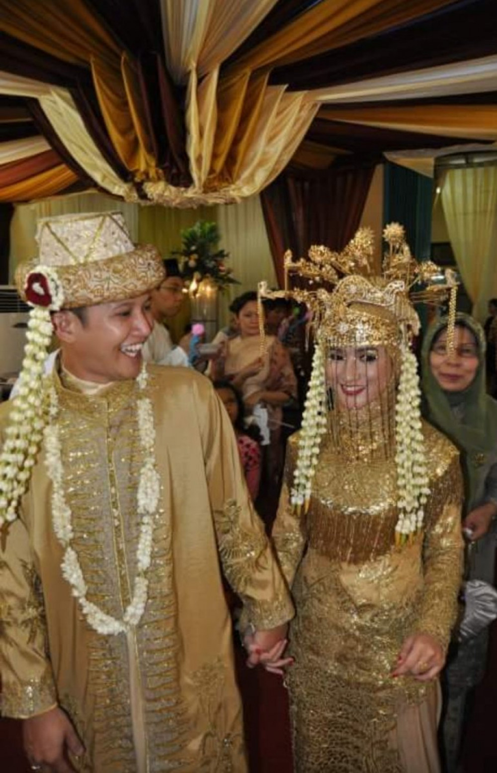 Pakaian Orang Tua Pengantin Adat Jawa / Putri Besan ...