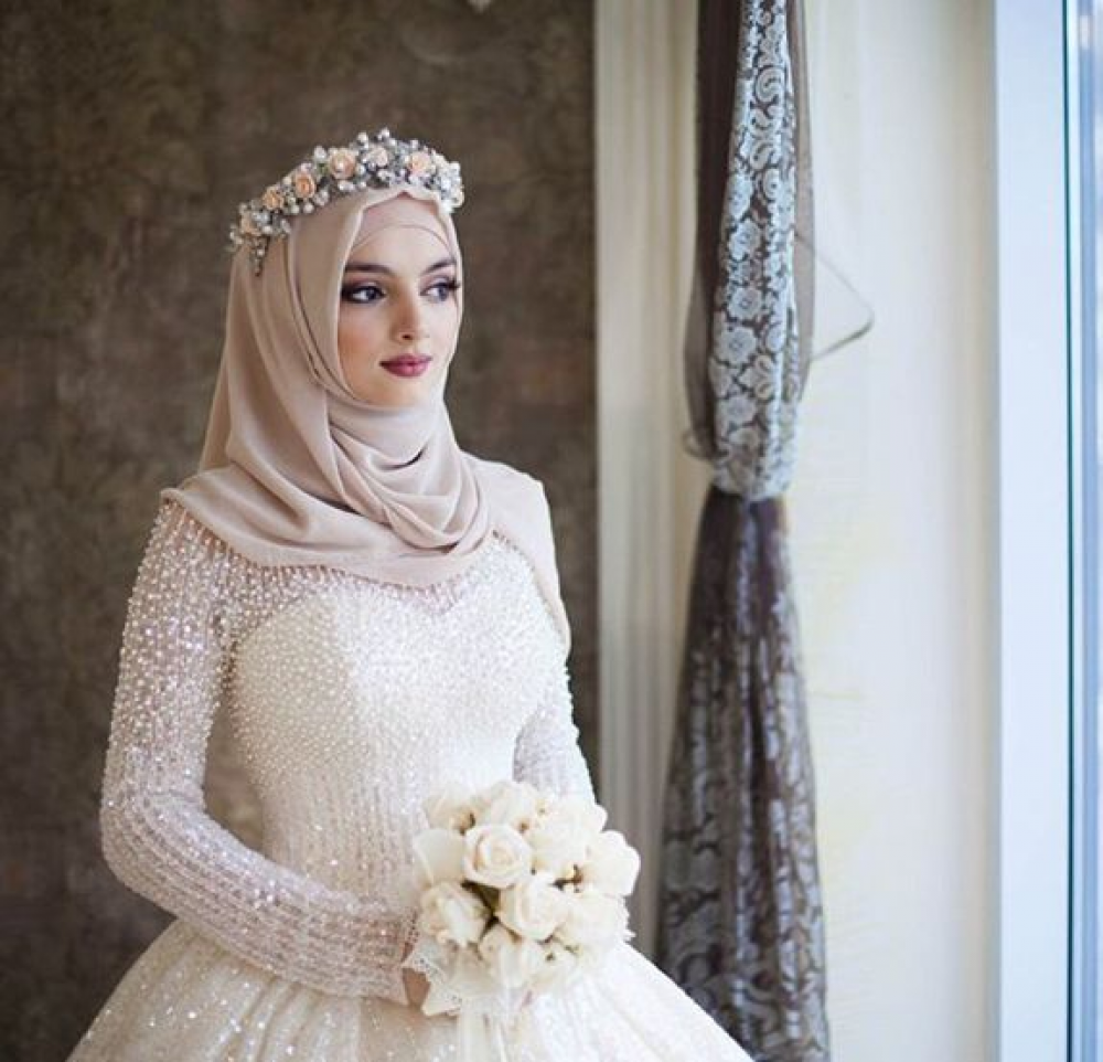 16 Rekomendasi Gaun Pengantin Muslimah Sederhana dan Elegan