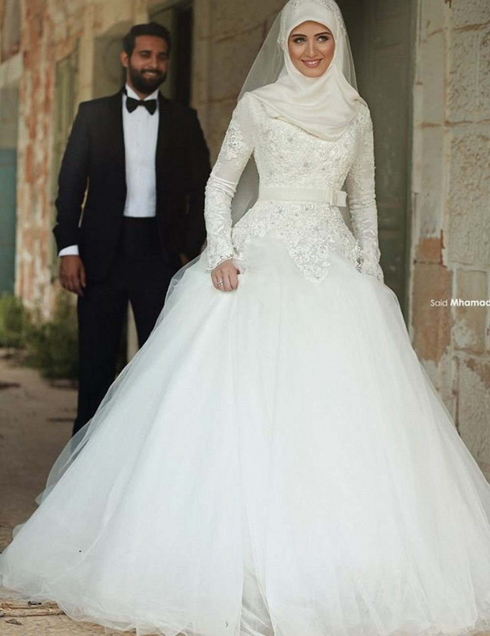 9 Referensi Gaun Pengantin Berhijab Simple - Wedding Market