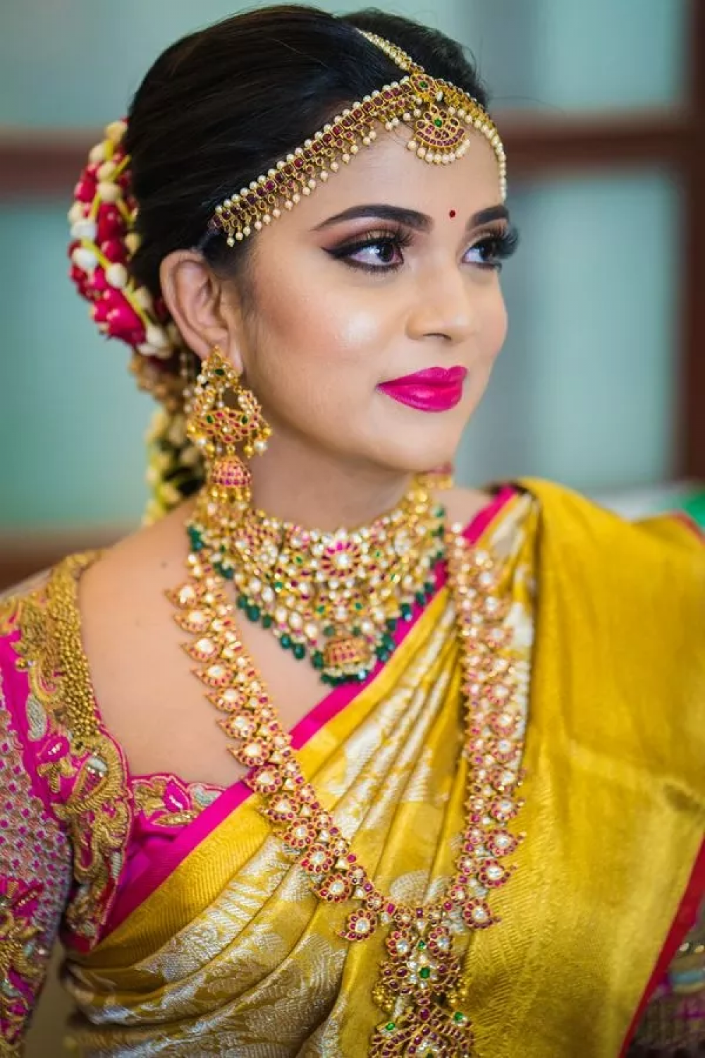 8 Inspirasi Makeup Pengantin India Terbaik yang Memukau 