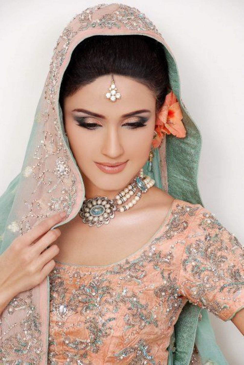 8 Inspirasi Makeup Pengantin India Terbaik yang Memukau Wedding Market