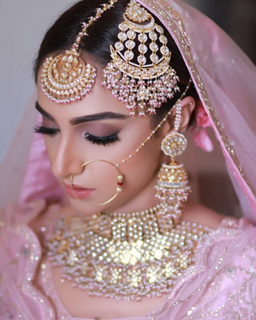 8 Inspirasi Makeup Pengantin  India  Terbaik yang Memukau 