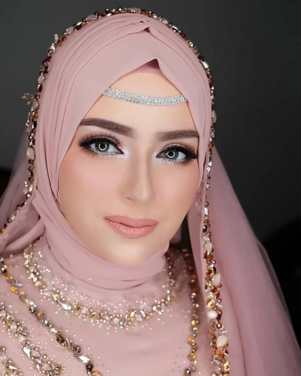 Menggunakan Makeup Pengantin Dengan Hijab Sederhana Yang Mudah Ditiru Wedding Market