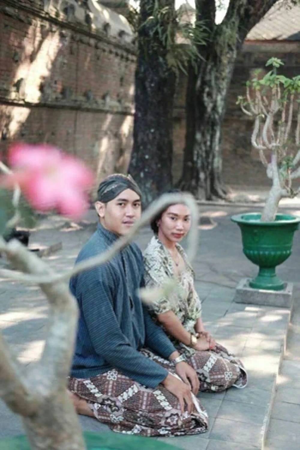 Foto Prewedding Tradisional Jawa Anggun Dan Elegan Dalam Satu Foto Wedding Market