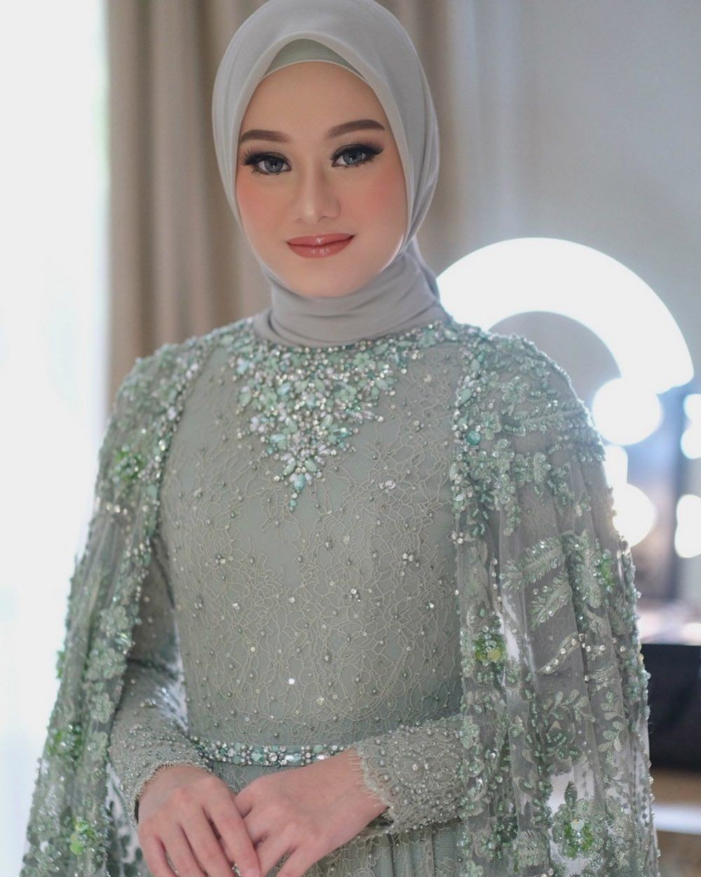 Inspirasi Gaun Pengantin Muslimah Modern Berwarna Silver Inspirasi Gaun Pengantin Muslimah Modern Berwarna Silver