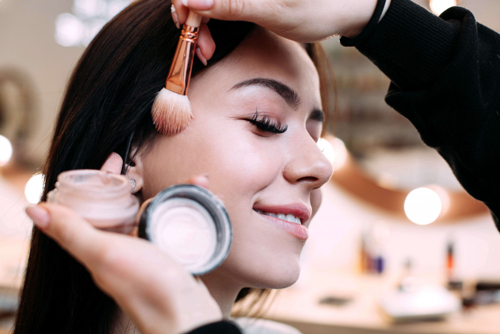 Tips Makeup Pengantin Wanita untuk Tampil Sempurna di Pernikahan Tips Makeup Pengantin Wanita untuk Tampil Sempurna di Pernikahan