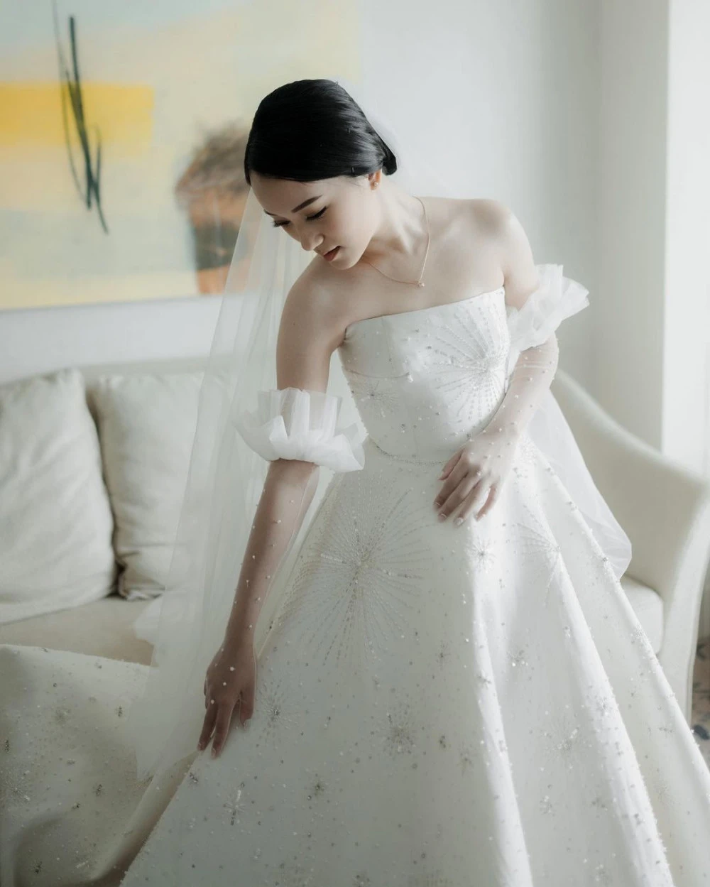 Calon Pengantin Wajib Tahu, Ini Plus dan Minus Beli Baju Pengantin Secara  Online - Wedding Market