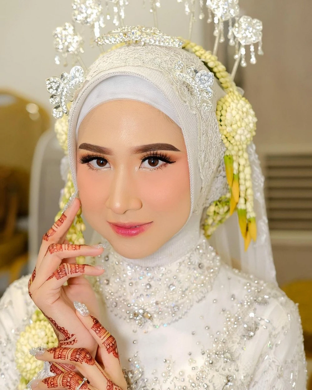 7 Inspirasi Riasan Pengantin Jawa Hijab tanpa Paes, Tetap Cantik dan ...