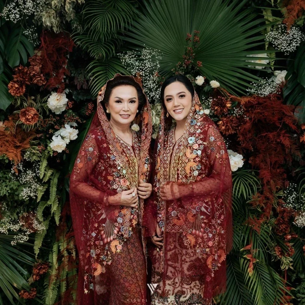 Tips Memilih Model Kebaya Untuk Seragam Orang Tua Pengantin Wedding