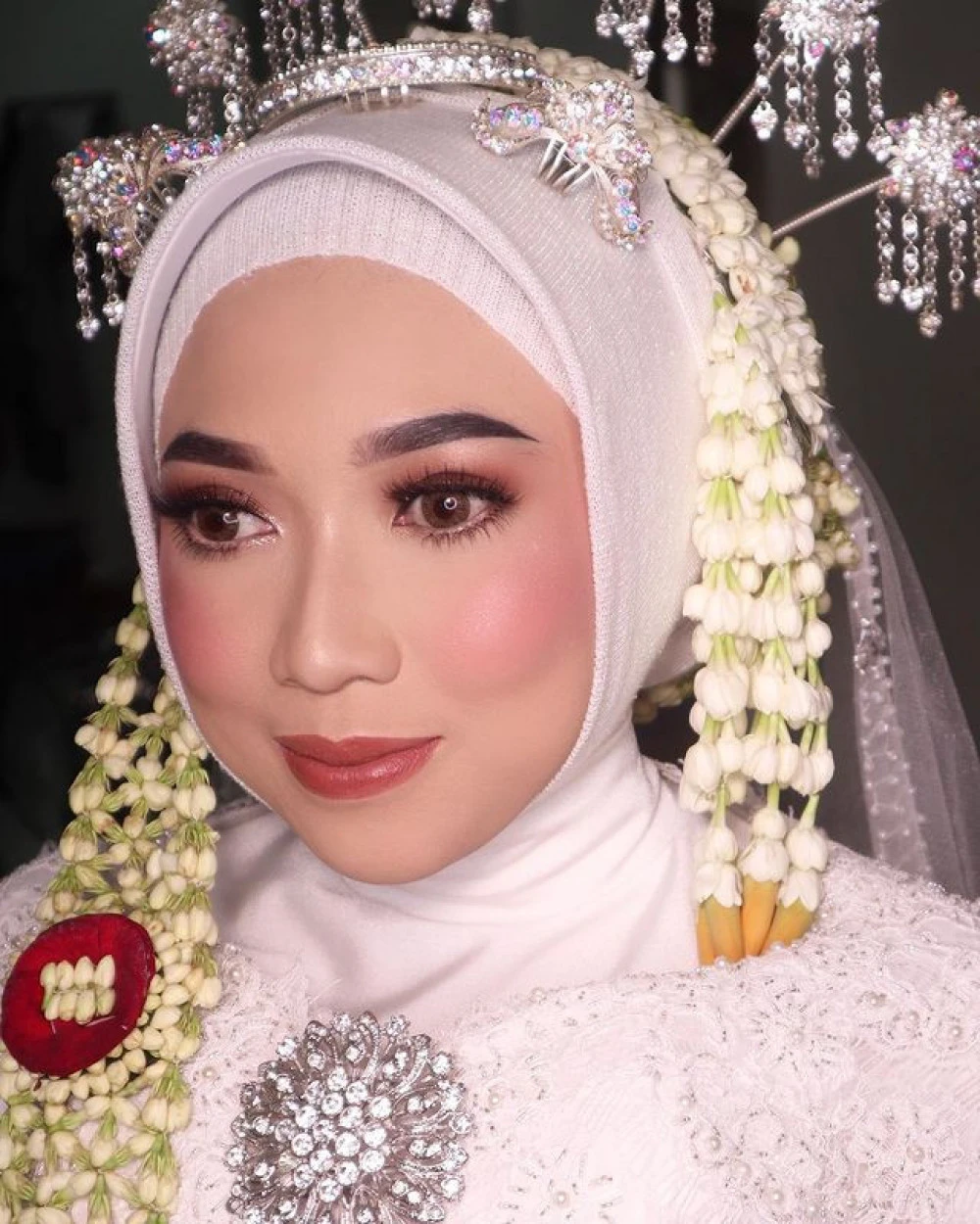 7 Inspirasi Riasan Pengantin Jawa Hijab tanpa Paes, Tetap Cantik dan ...