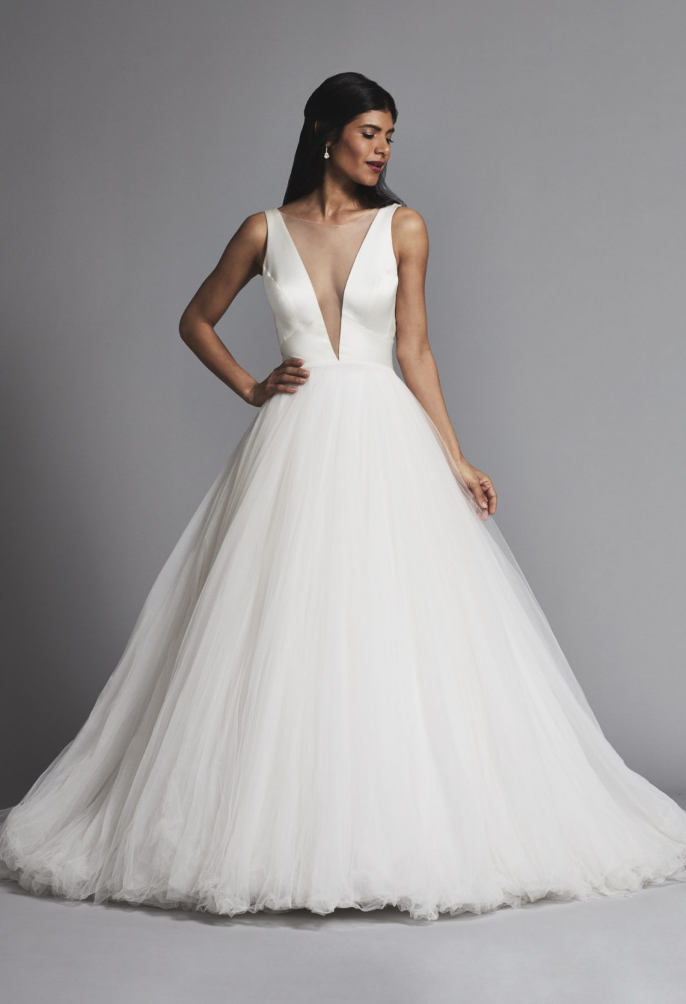 Gaun Pengantin Ornamen Ball Gown dan Satin Gaun Pengantin Ornamen Ball Gown dan Satin