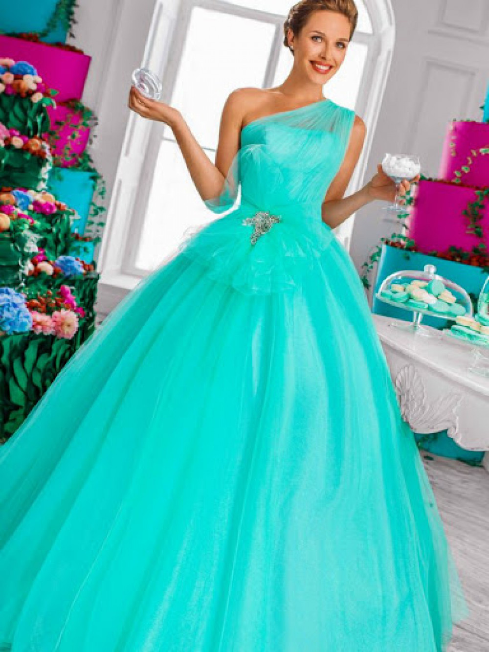 8 Ide Gaun Pengantin Hijau Tosca yang Elegan 8 Ide Gaun Pengantin Hijau Tosca yang Elegan