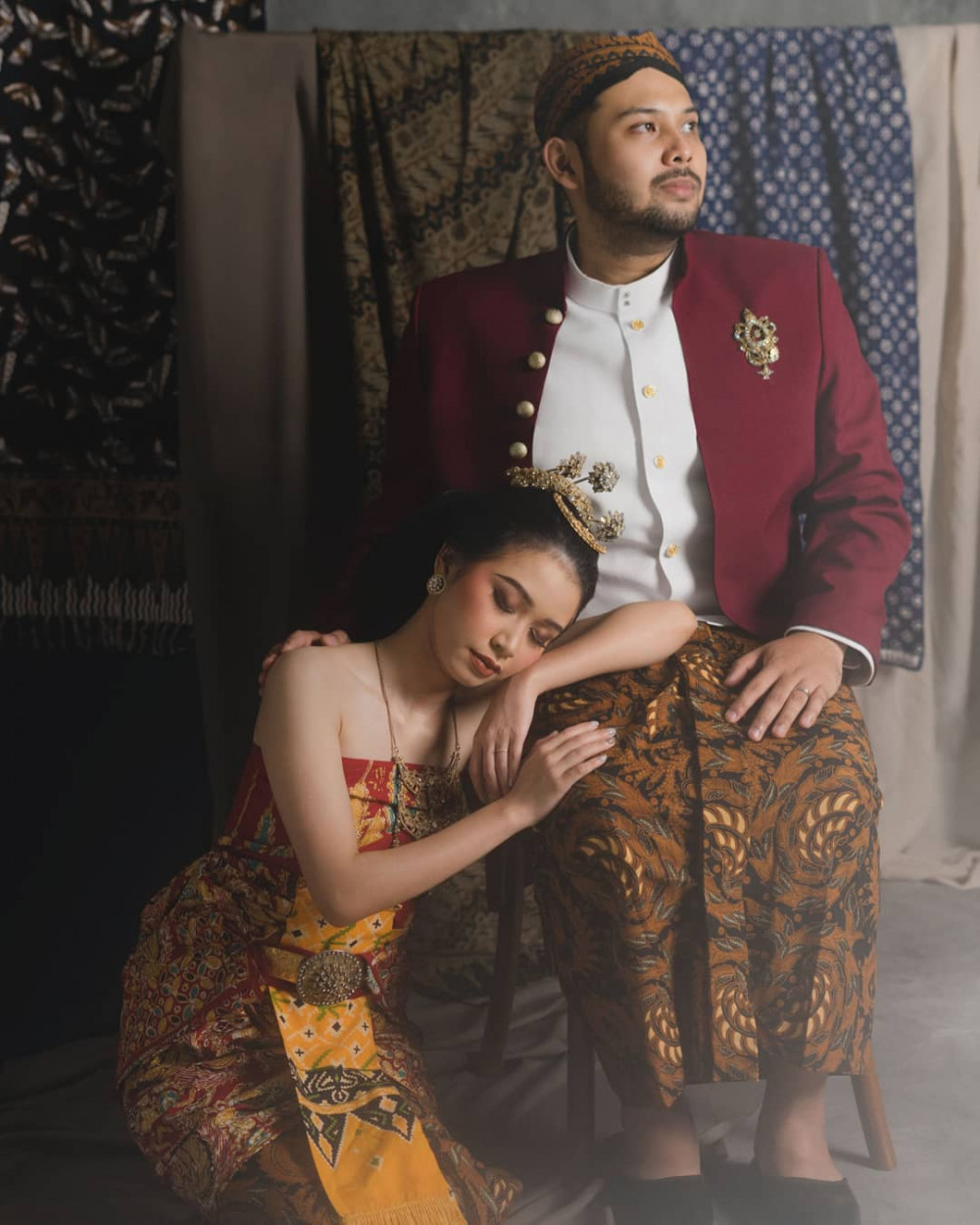 11 Ide  Foto Prewedding  Studio  untuk Kamu dan Pasangan 